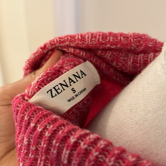 LIKE NEW COZY KNIT TURTLENECK SWEATER - SIZE SMALL - Picture 8 of 8